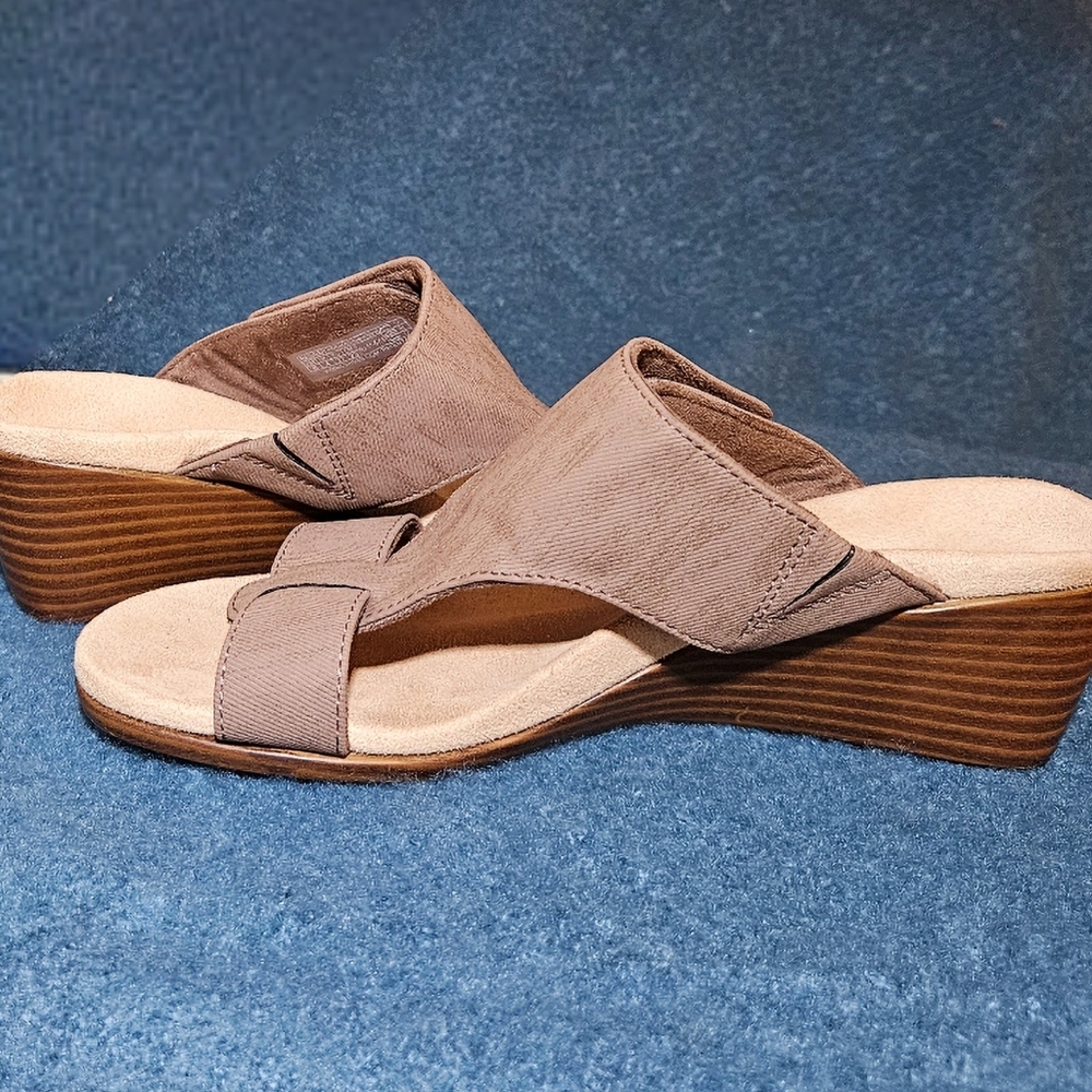 Vionic Regina Sandal Adjustable Wedge Slide Size 6 Like New Taupe Color - Picture 5 of 12